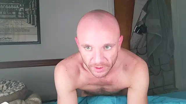 Snapshot of FrankieFuckMe chatting on 04-21-26, 03:13 FrankieFuckMe online show from 04-21-26, 03:13