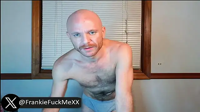 Snapshot of FrankieFuckMe chatting on 06-29-26, 04:19 FrankieFuckMe online show from 06-29-26, 04:19