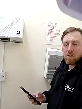 Hertsguy1984 online show from 03-18-26, 01:47