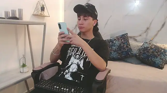 XanderGrey8 online show from 04-15-26, 07:58