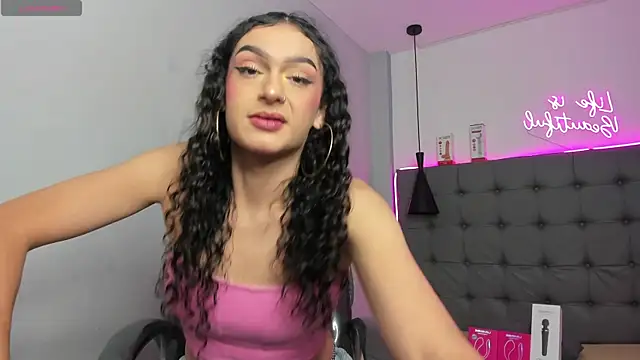 scarletcherry18 online show from 07-17-26, 03:13
