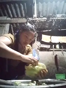 Snapshot of LingLing002 chatting on 02-22-26, 10:19 LingLing002 online show from 02-22-26, 10:19