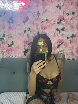 Snapshot of Ines-z chatting on 04-18-26, 10:10 Ines-z online show from 04-18-26, 10:10