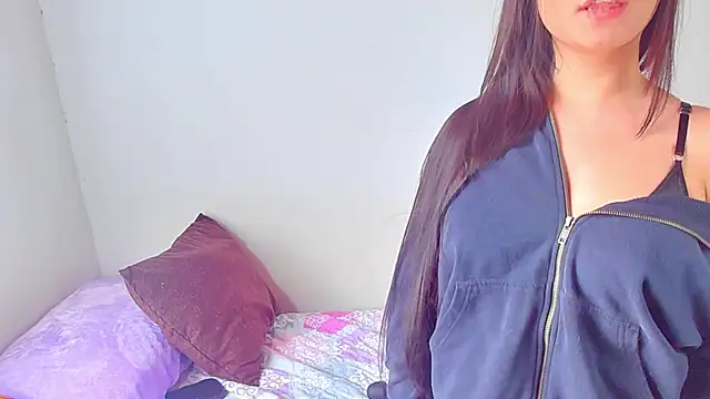 Snapshot of Anniecute__ chatting on 04-29-26, 04:44 Anniecute online show from 04-29-26, 04:44