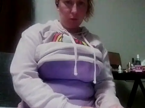 Snapshot of Annafun321 chatting on 02-05-26, 02:05 Annafun321 online show from 02-05-26, 02:05