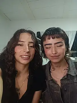 Snapshot of AlexxaAndRileyy chatting on 05-08-26, 04:18 AlexxaAndRileyy online show from 05-08-26, 04:18