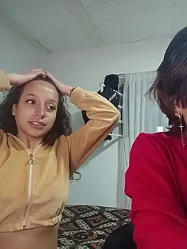 Snapshot of AlexxaAndRileyy chatting on 05-25-26, 03:40 AlexxaAndRileyy online show from 05-25-26, 03:40