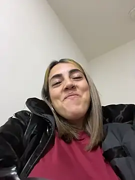 Snapshot of Paulinaa_bella chatting on 02-13-26, 04:47 Paulinaa bella online show from 02-13-26, 04:47