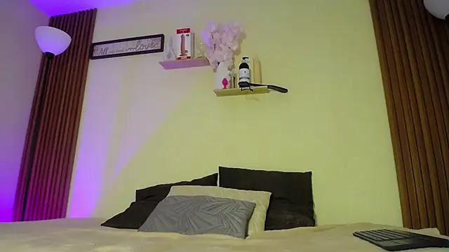 Snapshot of Scarlett_ross_ chatting on 02-05-26, 02:05 Scarlett ross online show from 02-05-26, 02:05