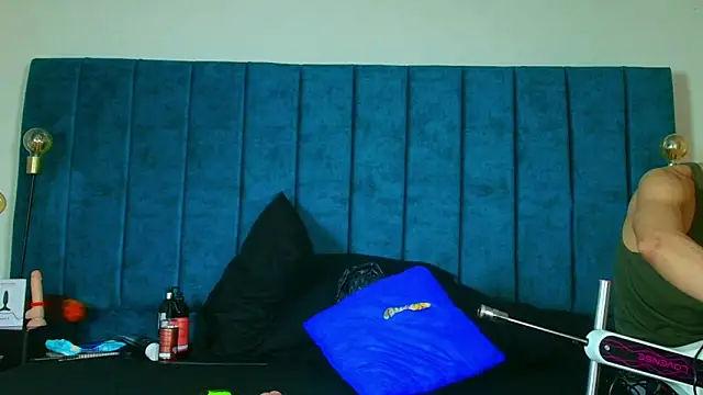 Ethan Briggs  online show from 04-02-26, 03:48