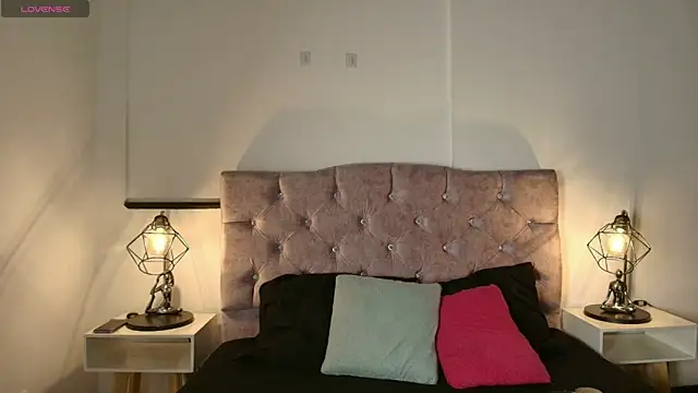 Ethan Briggs  online show from 04-03-26, 03:48