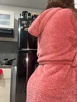 Snapshot of Pretty__Milf chatting on 02-27-26, 09:31 Pretty Milf online show from 02-27-26, 09:31