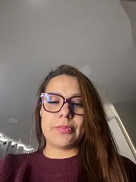 Pretty  Milf online show from 05-27-26, 05:54