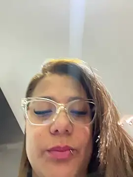 Snapshot of Pretty__Milf chatting on 06-21-26, 04:53 Pretty Milf online show from 06-21-26, 04:53