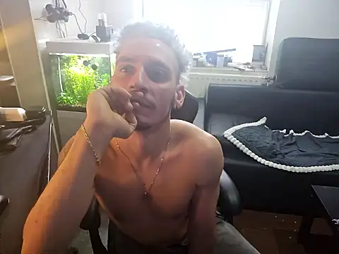 Rayzel White online show from 01-13-26, 12:21