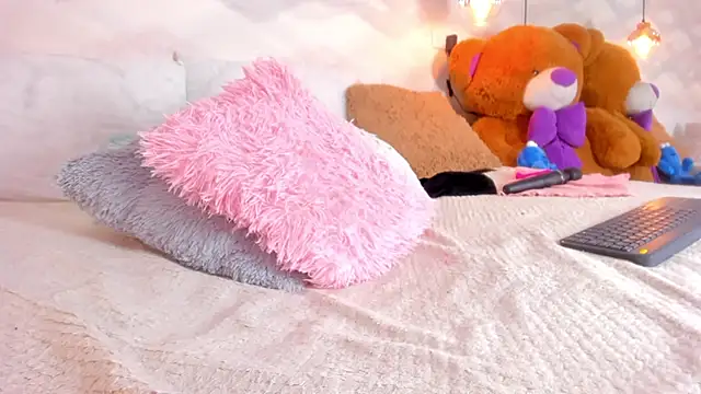 Snapshot of tiarha_18 chatting on 02-03-26, 06:40 tiarha 18 online show from 02-03-26, 06:40