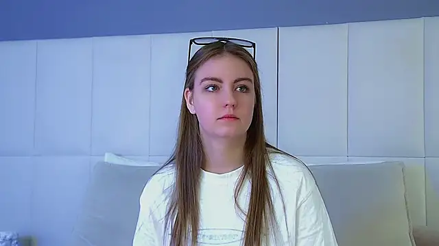 Snapshot of SofiaSarvain chatting on 02-05-26, 06:29 SofiaSarvain online show from 02-05-26, 06:29