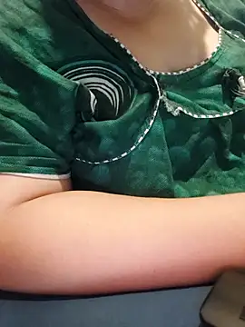 Snapshot of TamilDreamgirl08 chatting on 03-28-26, 12:43 TamilDreamgirl08 online show from 03-28-26, 12:43