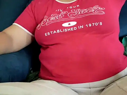 Snapshot of TamilDreamgirl08 chatting on 04-05-26, 10:45 TamilDreamgirl08 online show from 04-05-26, 10:45