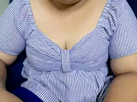 Snapshot of TamilDreamgirl08 chatting on 04-06-26, 05:36 TamilDreamgirl08 online show from 04-06-26, 05:36