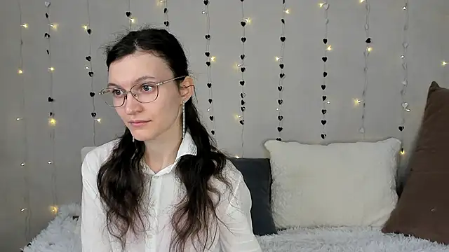 ThoraMarola online show from 02-17-26, 05:04