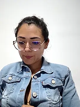 Snapshot of Freyarosse chatting on 02-06-26, 10:51 Freyarosse online show from 02-06-26, 10:51