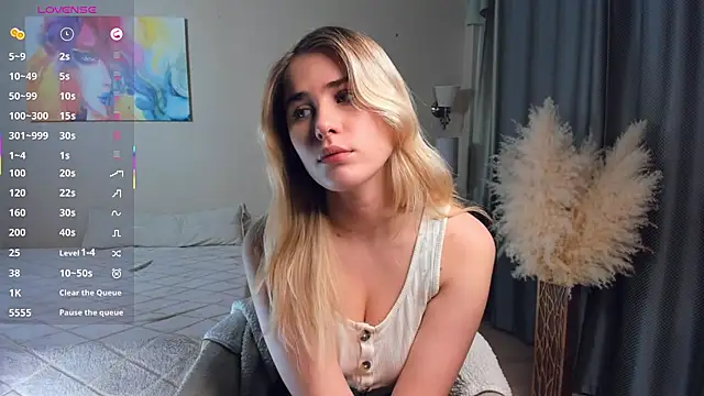 Snapshot of LuanaFincel chatting on 02-01-26, 01:04 LuanaFincel online show from 02-01-26, 01:04