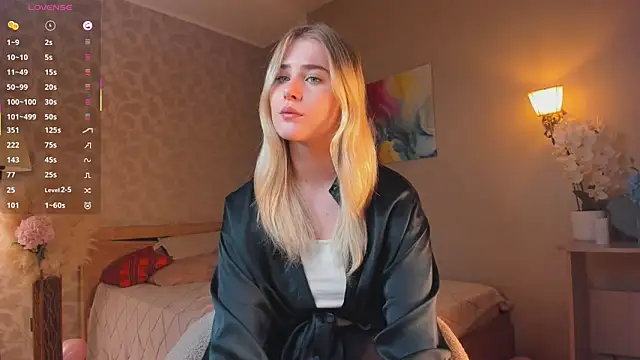 Snapshot of LuanaFincel chatting on 02-19-26, 01:12 LuanaFincel online show from 02-19-26, 01:12