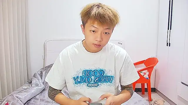 Chocolates-001 online show from 06-16-26, 06:05