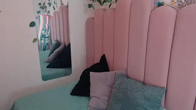 Snapshot of emily_34_ chatting on 02-11-26, 04:34 emily 34 online show from 02-11-26, 04:34