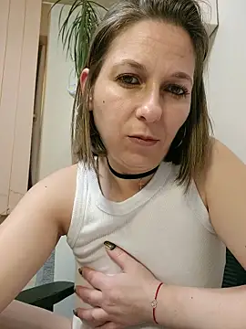 AdaJoy online show from 04-05-26, 01:19