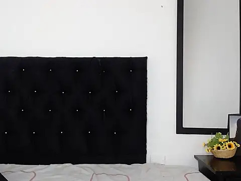 Snapshot of LauraHorny69 chatting on 03-01-26, 01:35 LauraHorny69 online show from 03-01-26, 01:35