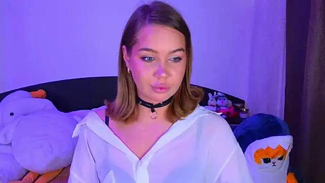 Snapshot of SilverHanna chatting on 02-13-26, 12:28 SilverHanna online show from 02-13-26, 12:28