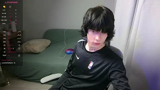 Snapshot of LeonBoykisser chatting on 02-11-26, 09:58 LeonBoykisser online show from 02-11-26, 09:58