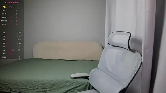 Snapshot of LeonBoykisser chatting on 02-12-26, 01:28 LeonBoykisser online show from 02-12-26, 01:28