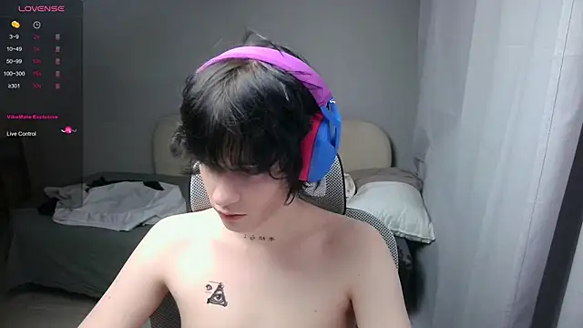 Snapshot of LeonBoykisser chatting on 02-13-26, 12:23 LeonBoykisser online show from 02-13-26, 12:23