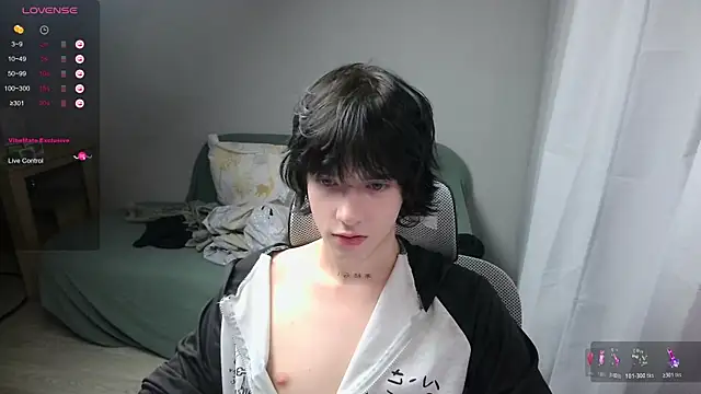 Snapshot of LeonBoykisser chatting on 02-16-26, 10:50 LeonBoykisser online show from 02-16-26, 10:50