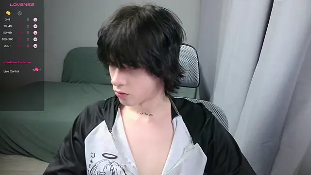 Snapshot of LeonBoykisser chatting on 02-19-26, 10:39 LeonBoykisser online show from 02-19-26, 10:39