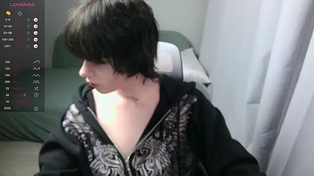 Snapshot of LeonBoykisser chatting on 02-22-26, 03:21 LeonBoykisser online show from 02-22-26, 03:21