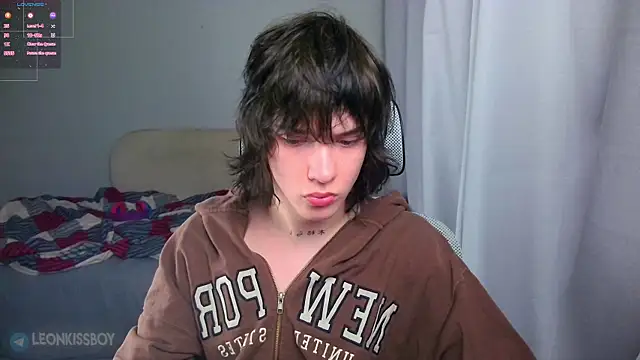 Snapshot of LeonBoykisser chatting on 06-10-26, 06:51 LeonBoykisser online show from 06-10-26, 06:51