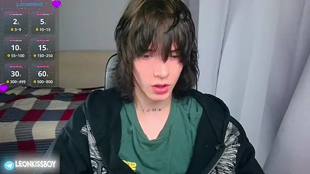 Snapshot of LeonBoykisser chatting on 07-02-26, 04:35 LeonBoykisser online show from 07-02-26, 04:35