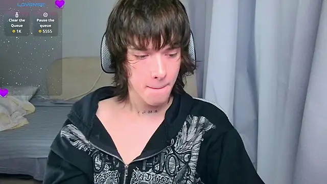 Snapshot of LeonBoykisser chatting on 07-06-26, 04:20 LeonBoykisser online show from 07-06-26, 04:20