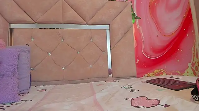Snapshot of sweet__luna__ chatting on 06-12-26, 11:09 sweet luna online show from 06-12-26, 11:09