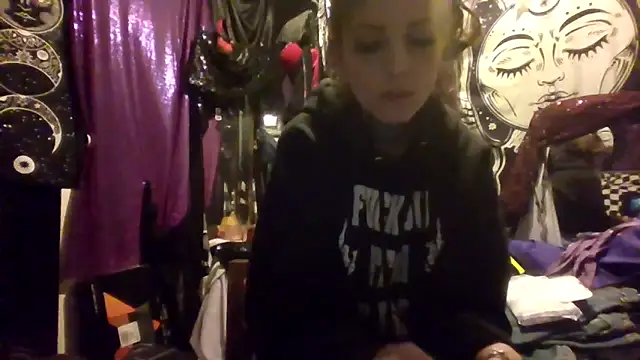 Snapshot of allymoon1369 chatting on 04-22-26, 11:01 allymoon1369 online show from 04-22-26, 11:01