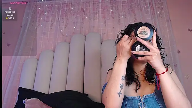 RoseConor  online show from 02-11-26, 03:22