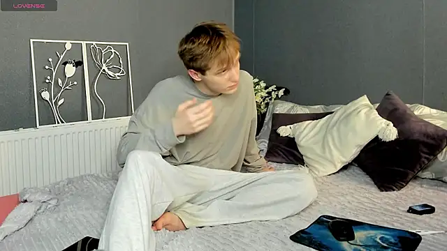 Snapshot of Kai_Milller chatting on 03-22-26, 03:32 Kai Milller online show from 03-22-26, 03:32