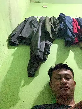 Snapshot of your_boys13 chatting on 01-17-26, 05:49 your boys13 online show from 01-17-26, 05:49