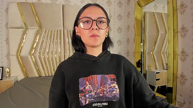 NiccolleHall online show from 02-14-26, 01:35