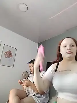 Snapshot of Crystaa12 chatting on 02-12-26, 12:33 Crystaa12 online show from 02-12-26, 12:33