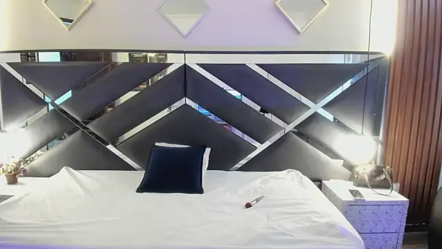 Ambarross  online show from 04-06-26, 01:23